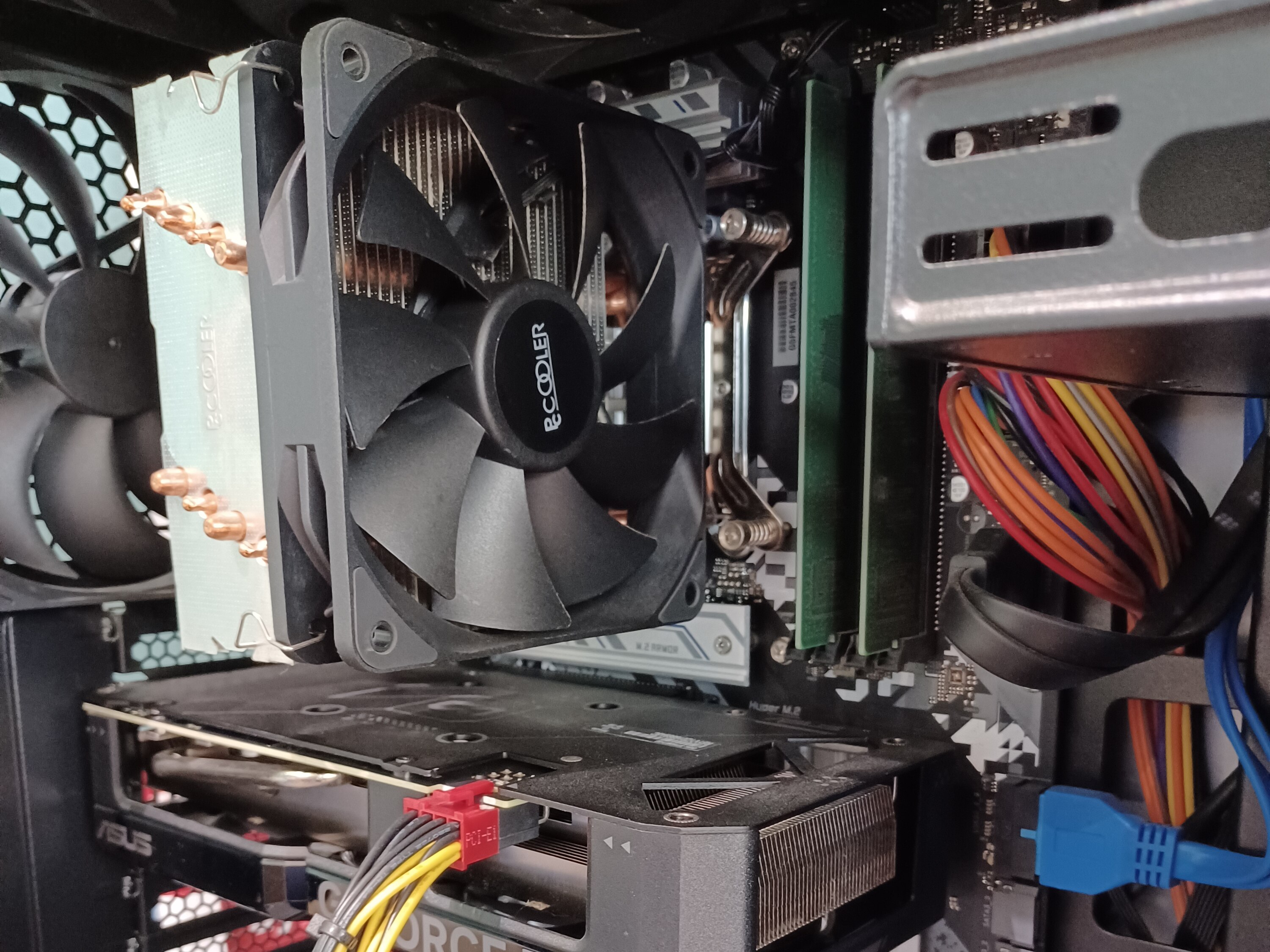 クリーニング後のCPUクーラー周辺