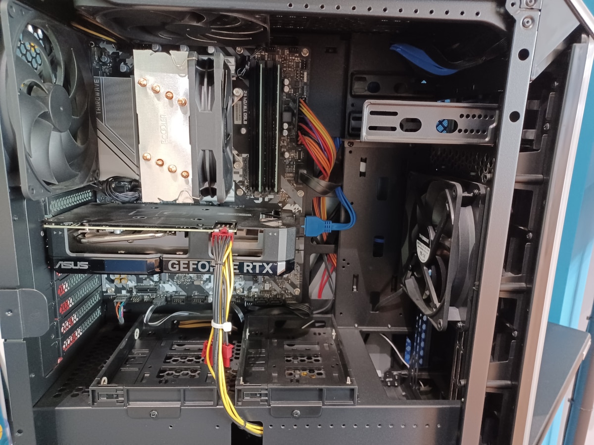 クリーニング後のパソコン内部