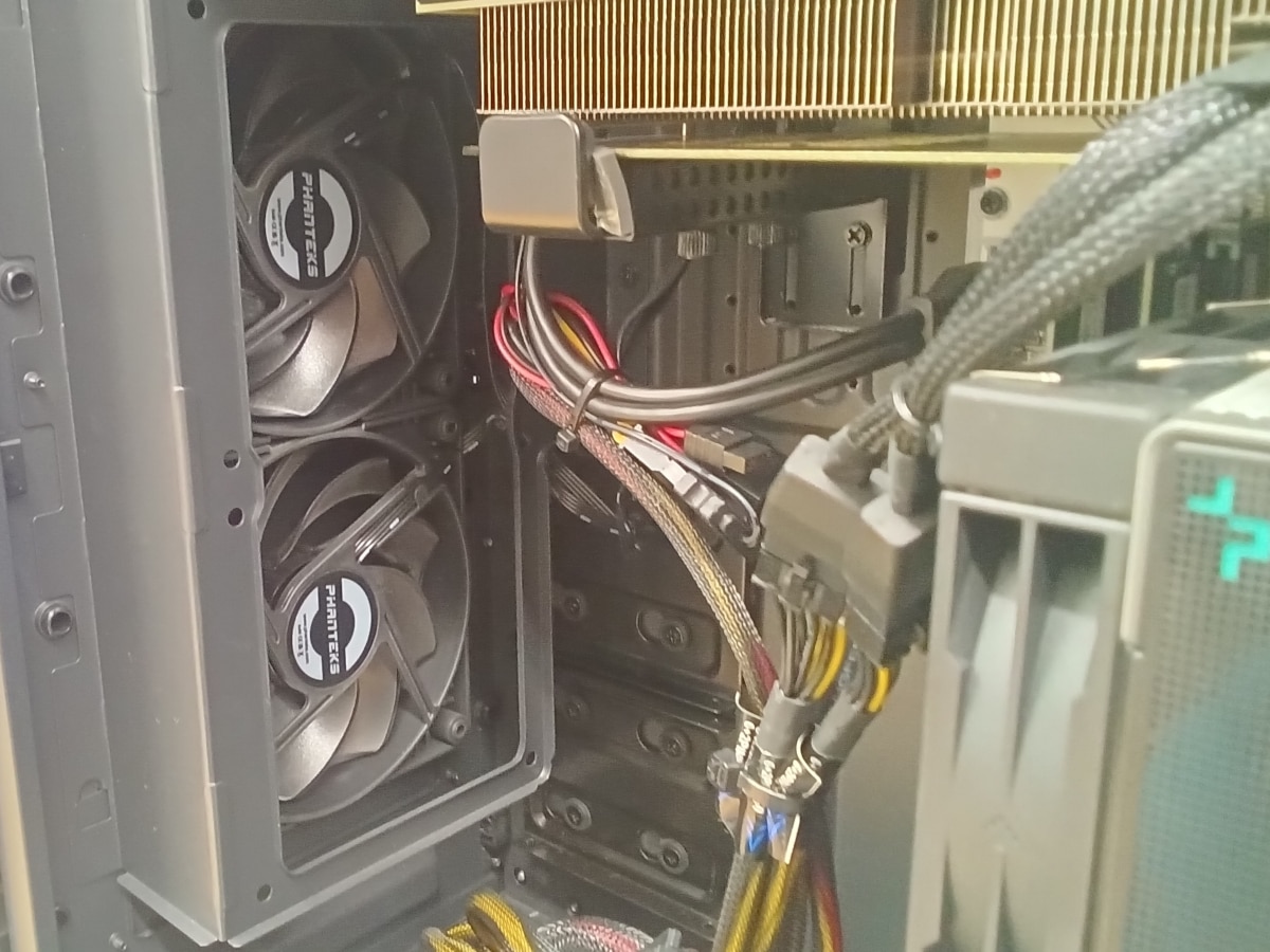 吸気ファン周辺