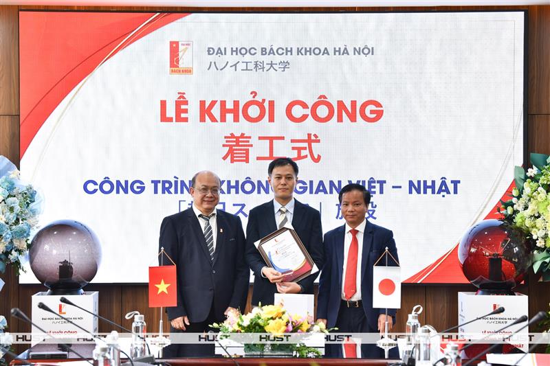 ベトナムでの着工式写真