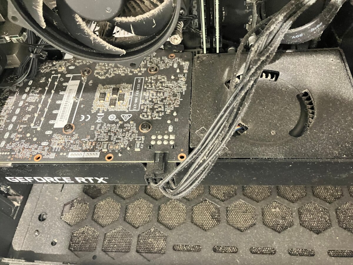 グラフィックボード周辺のホコリ