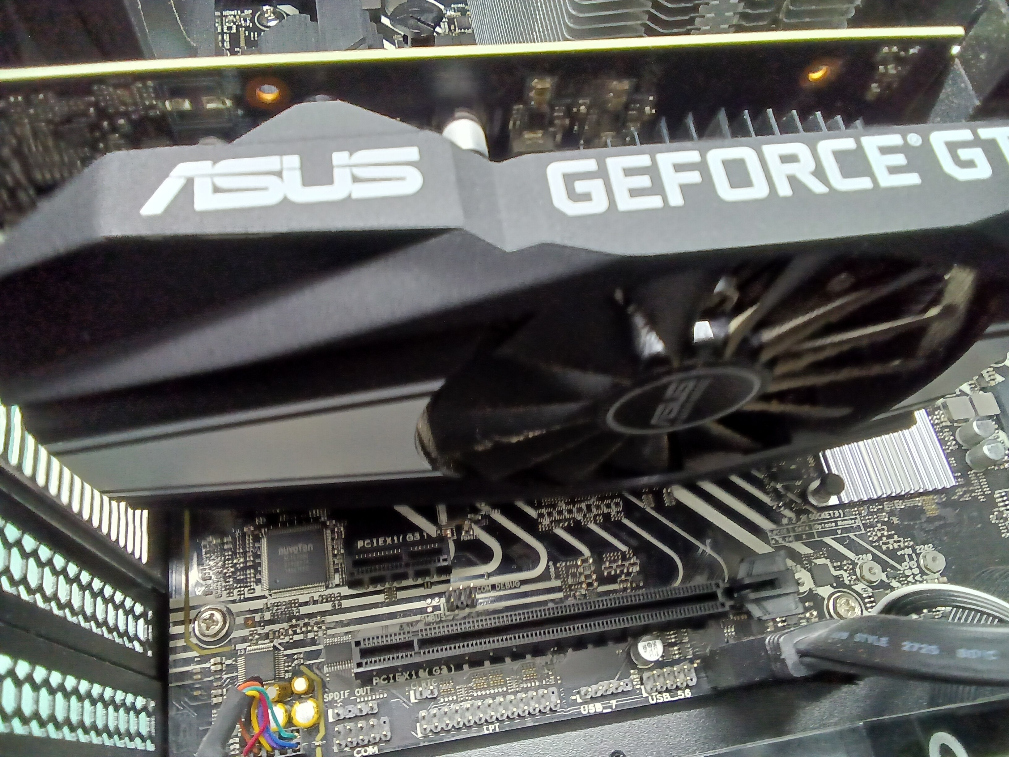 クリーニング前、グラフィックボード周辺