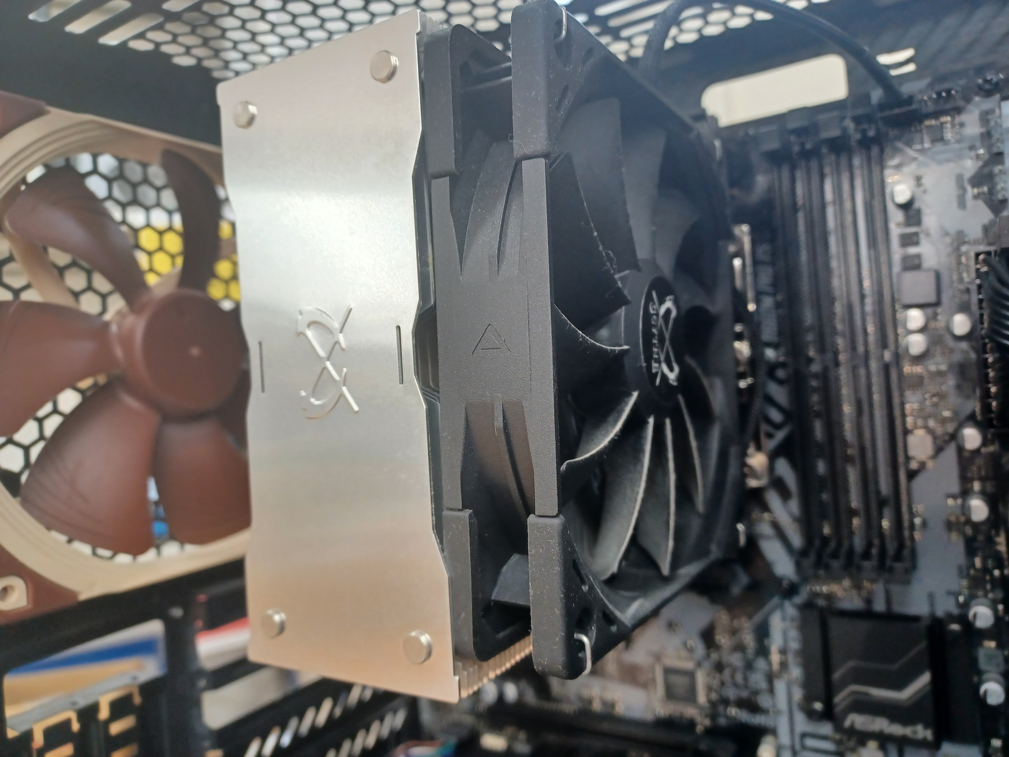 クリーニング前、CPUクーラー周辺