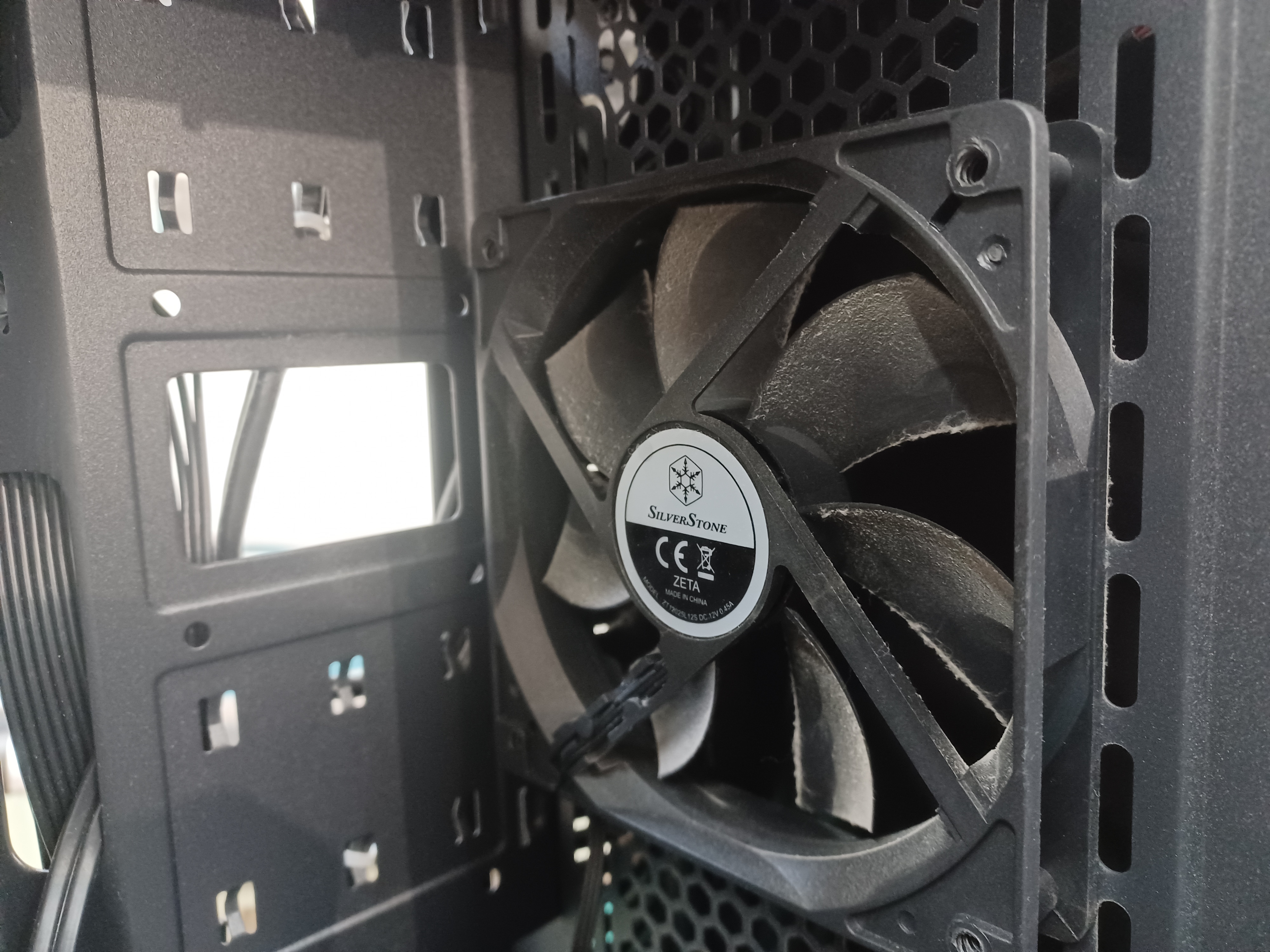 クリーニング前、ケースファン