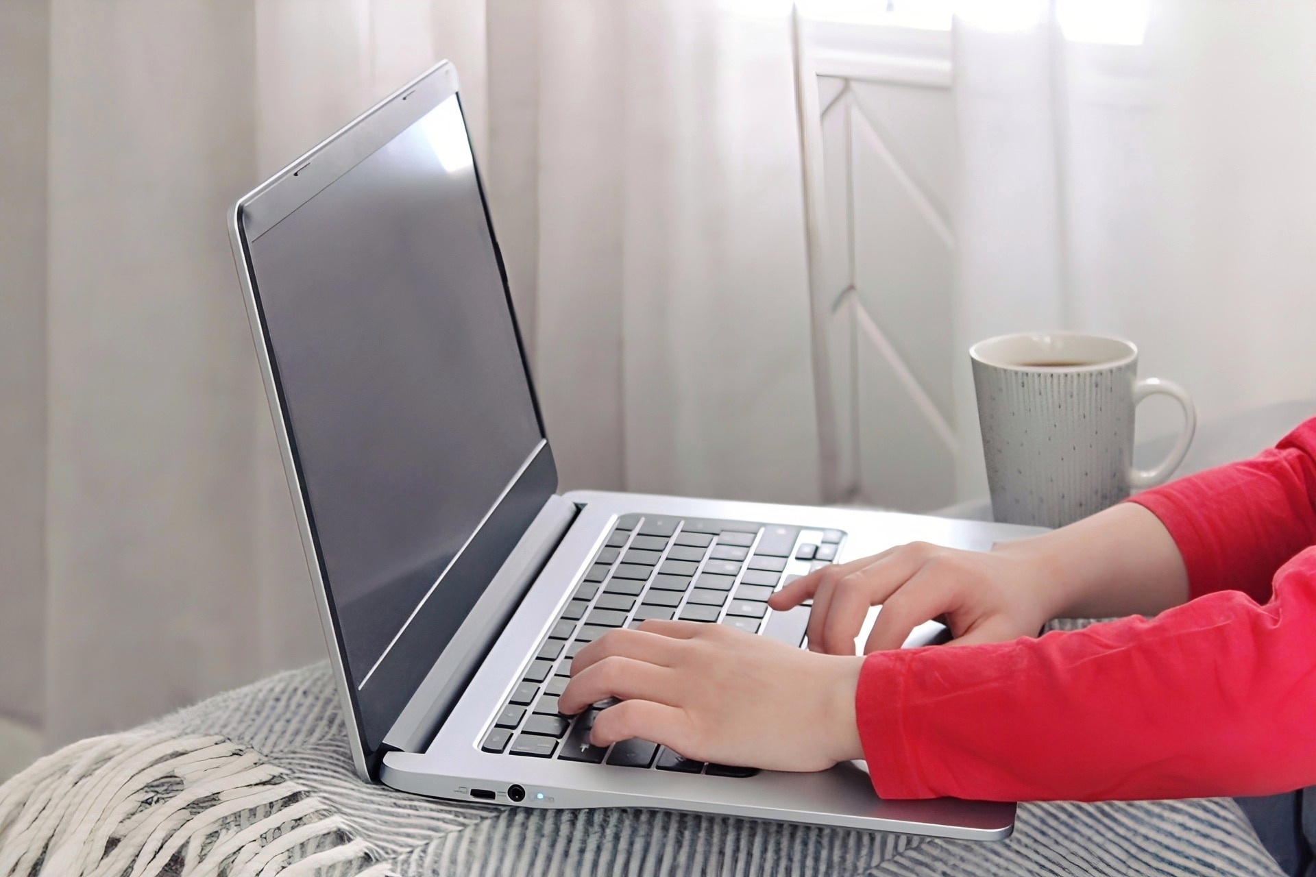 モバイル最適化とプレヘッダーの工夫