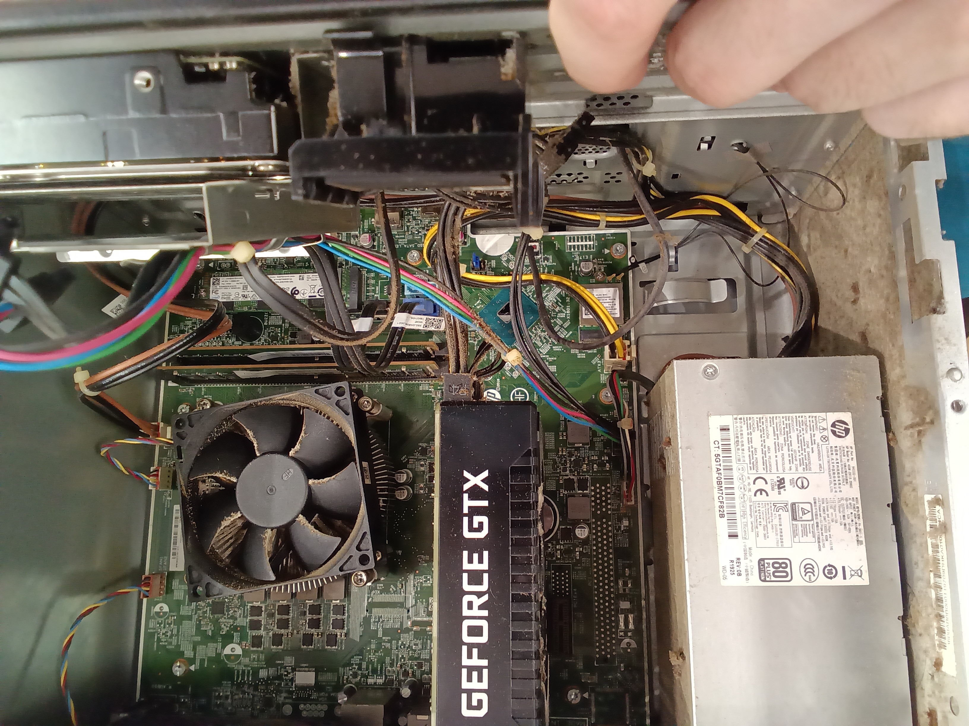 ケースカバー裏側にもホコリが付着している様子