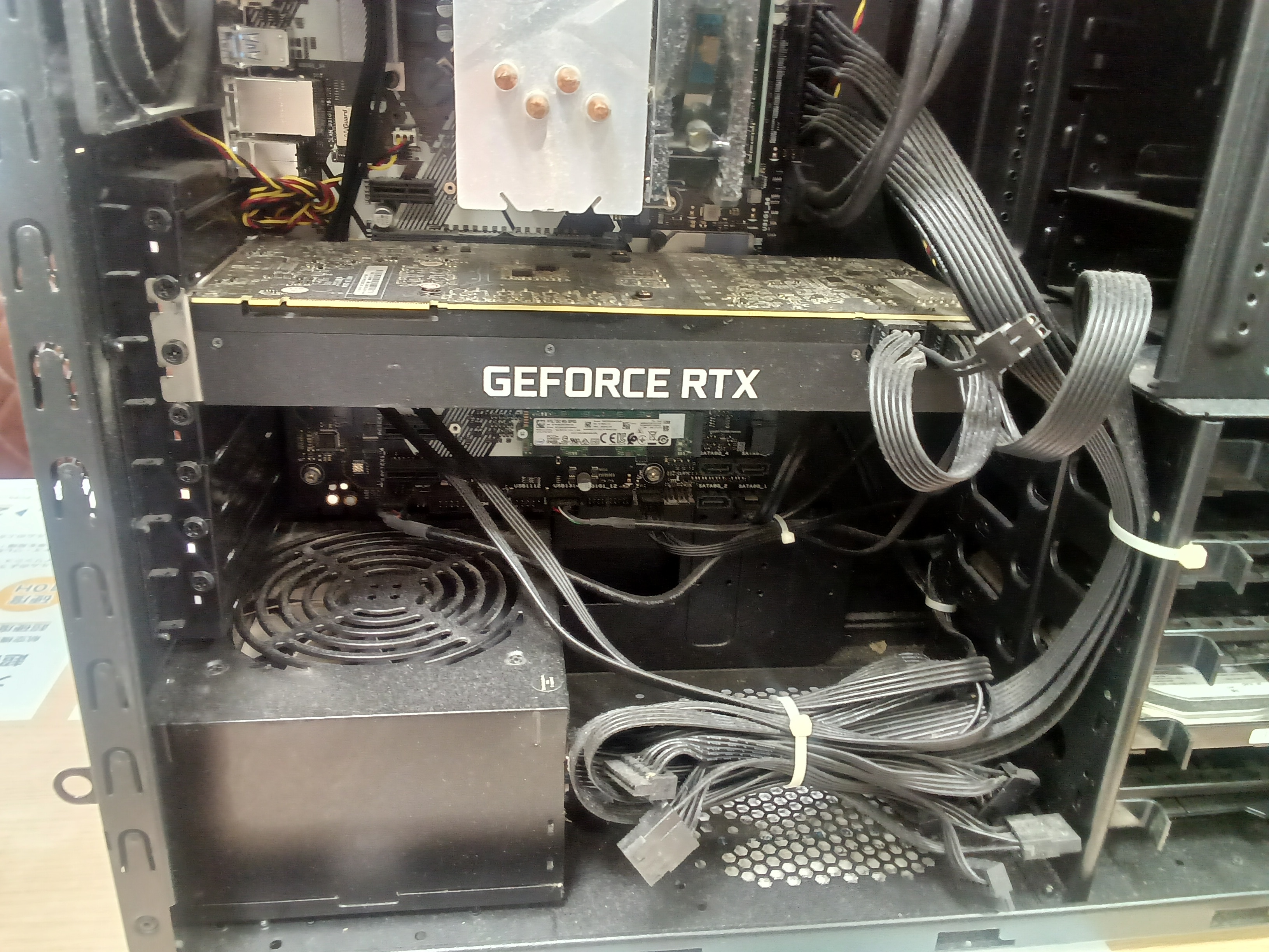 クリーニング前のPC内部