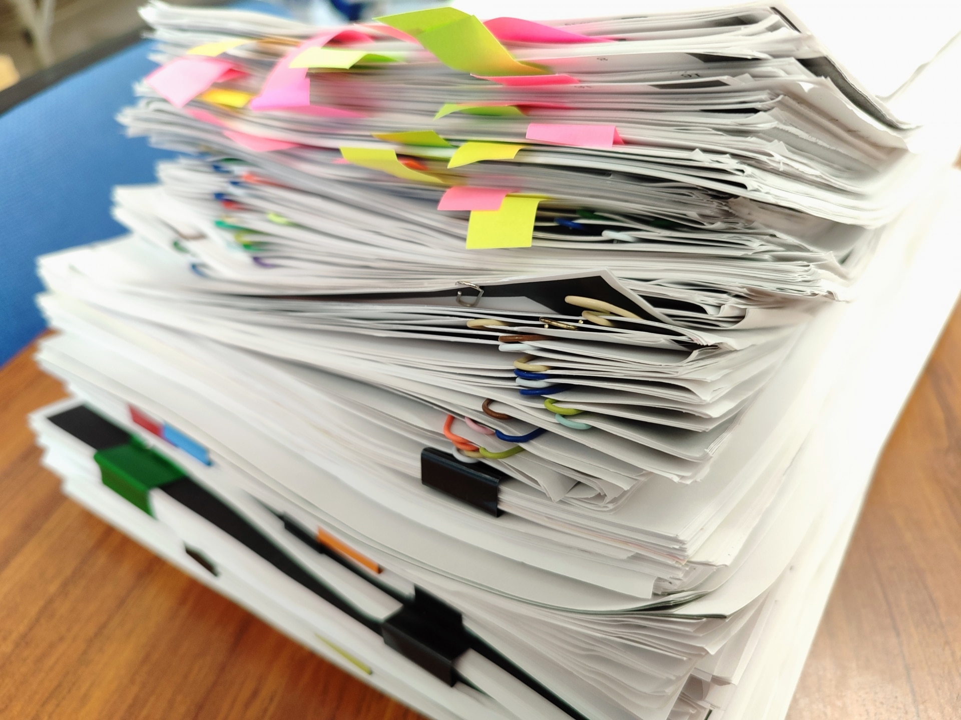 大量の請求書イメージ