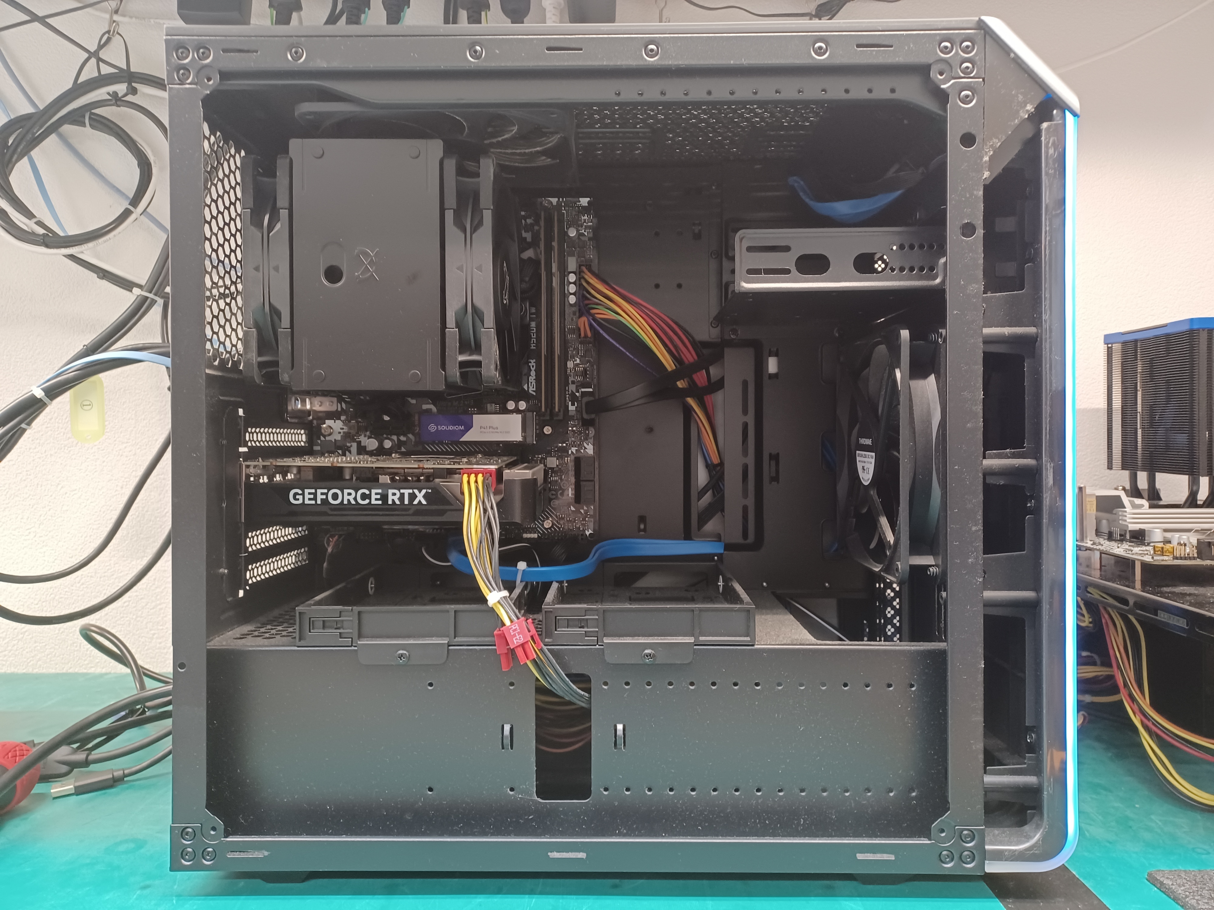 アップグレード後のパソコン内部