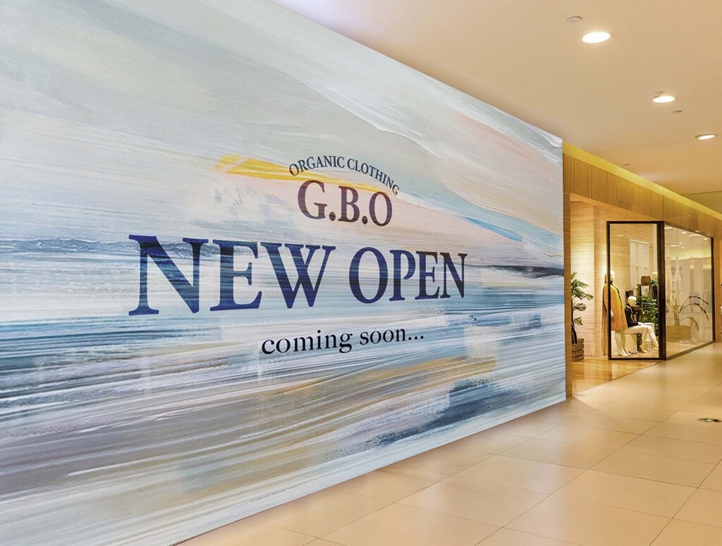 青い抽象画の仮囲い