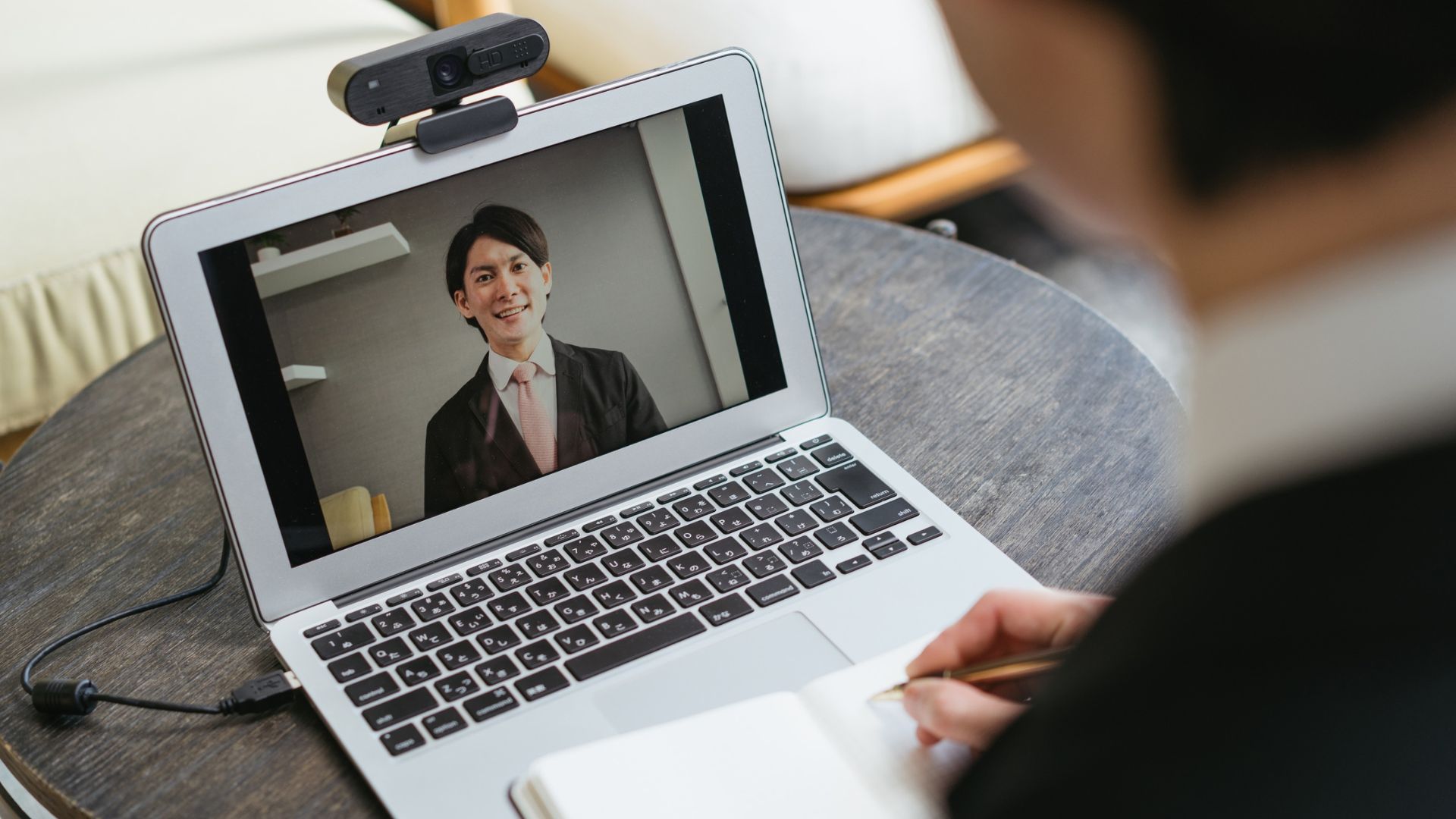 オンライン面談している学生の図