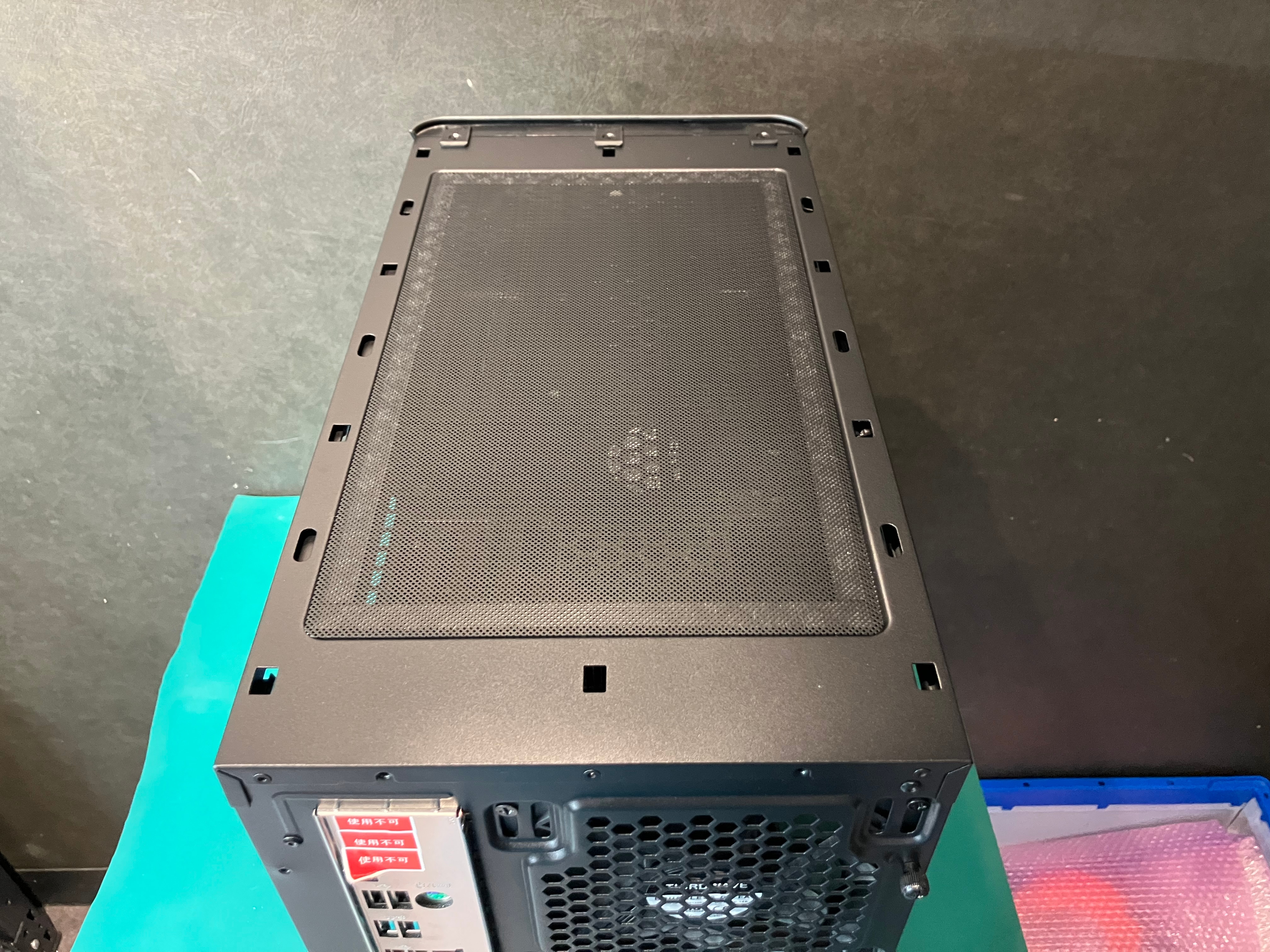 クリーニング後： 清掃後の上部フィルター