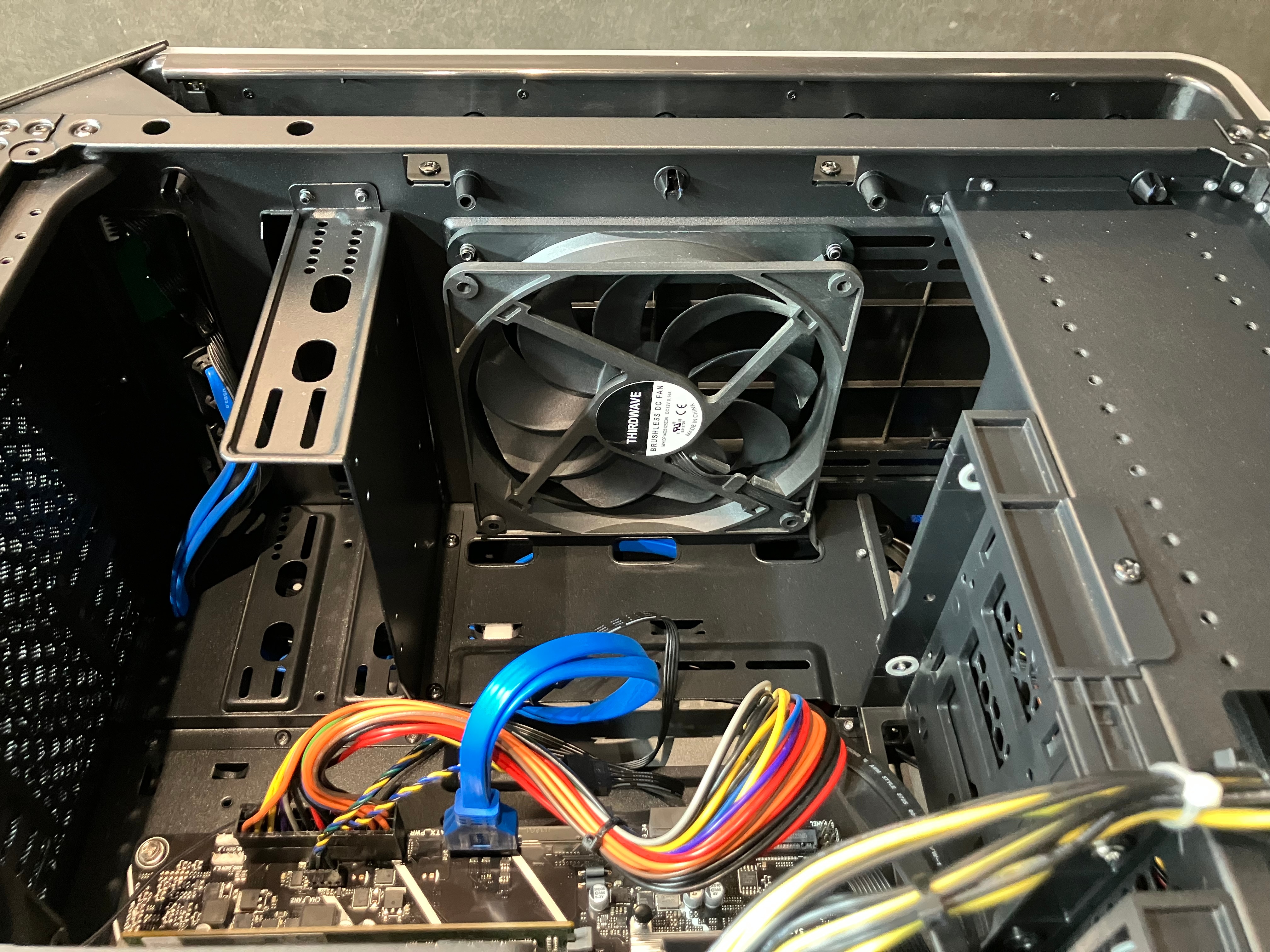 クリーニング後： 清掃後のケースファン