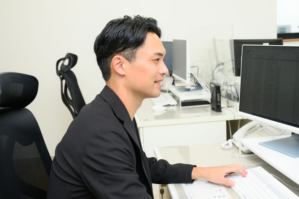 税理士法人村上事務所 原拓也様。 freee会計で申告書作成業務を効率化し、現場の生産性を向上。