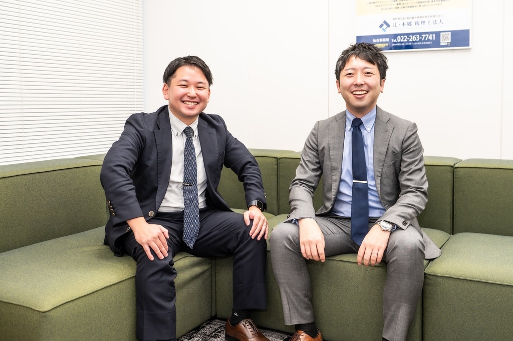 辻・本郷税理士法人 仙台事務所 シニアコンサルタント 佐藤大樹様（左）とチーフコンサルタント 欠端優貴様（右）。 freeeと共に進化し、顧客満足度も向上させた事例。
