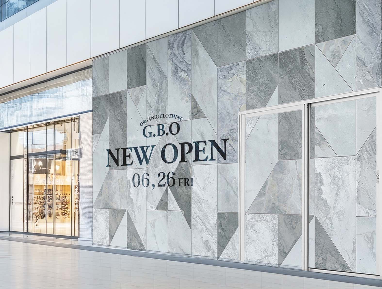 トラバーチン模様のタイル風壁紙が貼られた商業施設