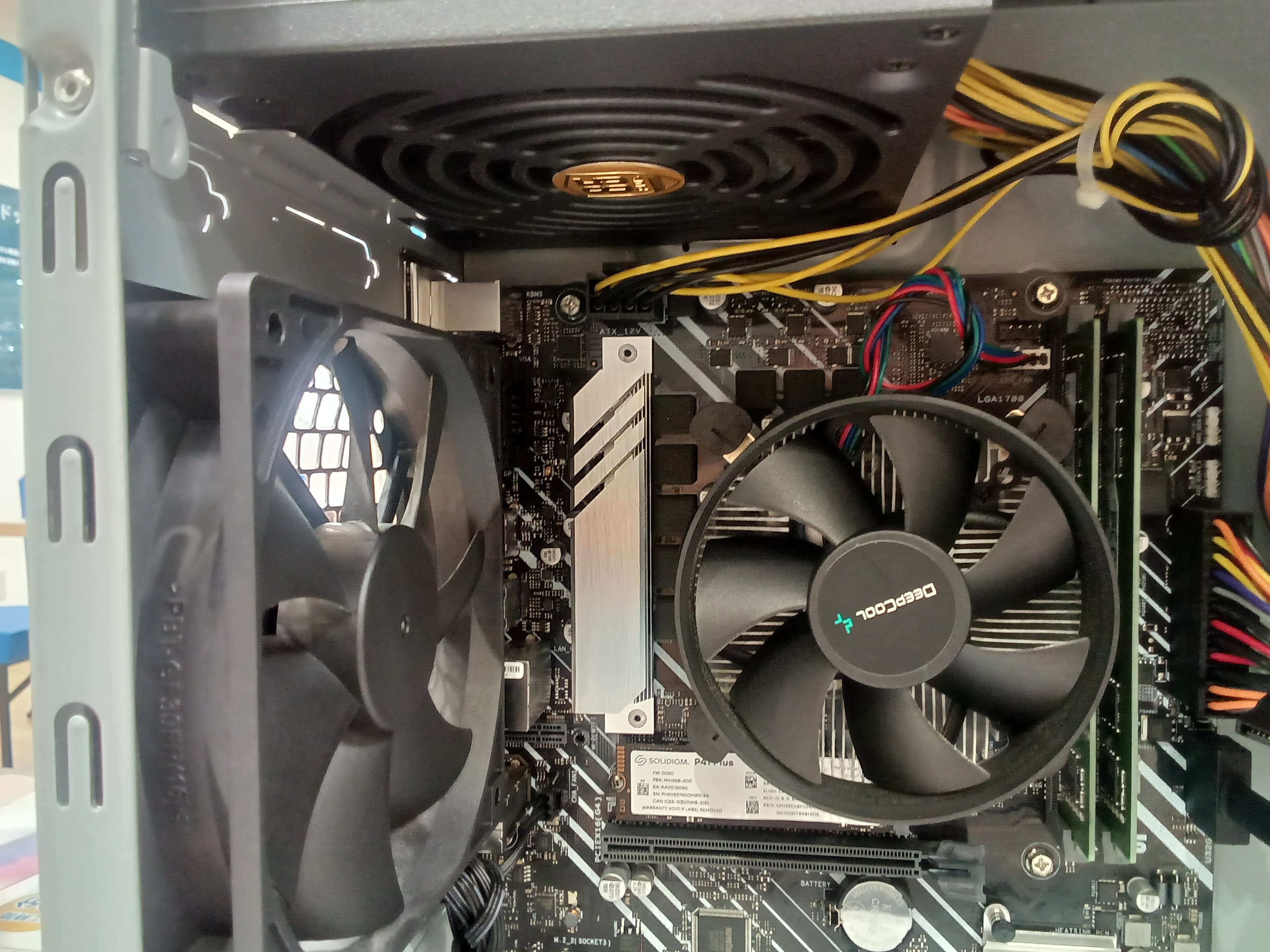 クリーニング後の内部状態(CPUクーラー周辺)