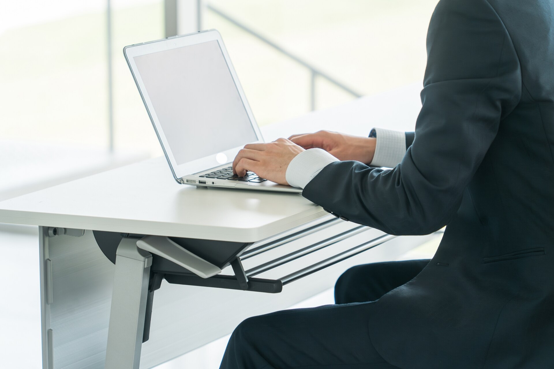 見積書をメールで送付する際に記載すべき内容