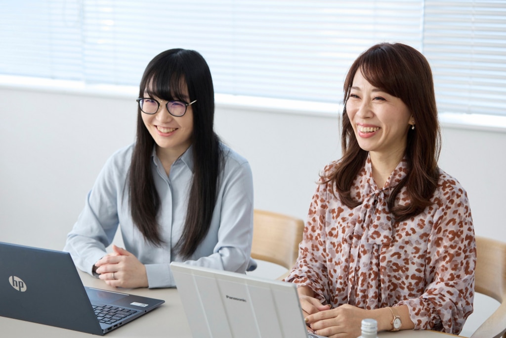 合同会社IntoFree 代表 加茂典子様とスタッフの皆様。GAS（Google Apps Script）による自動化で「価値を生まない時間」を極限まで削減。