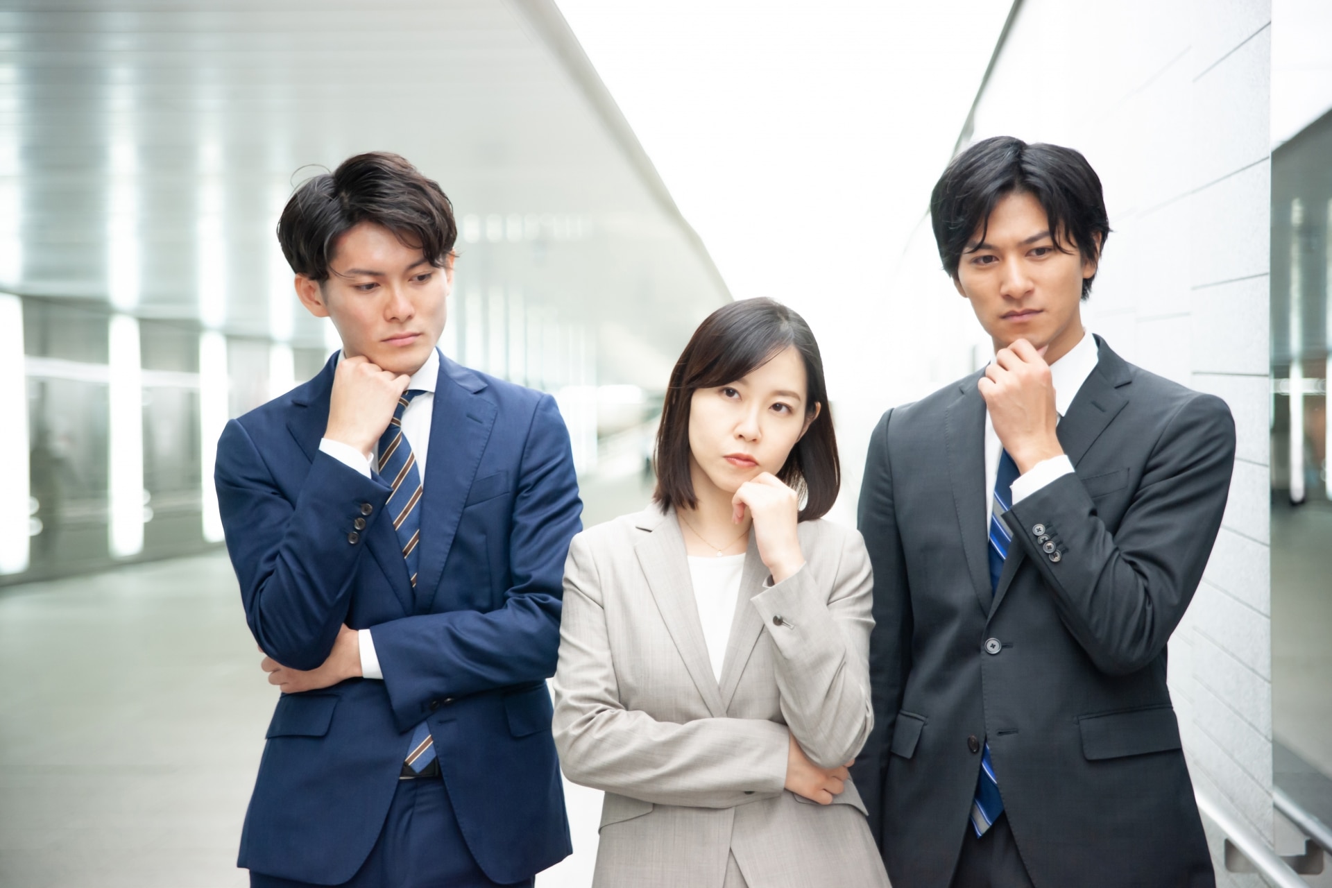 悩むサラリーマン