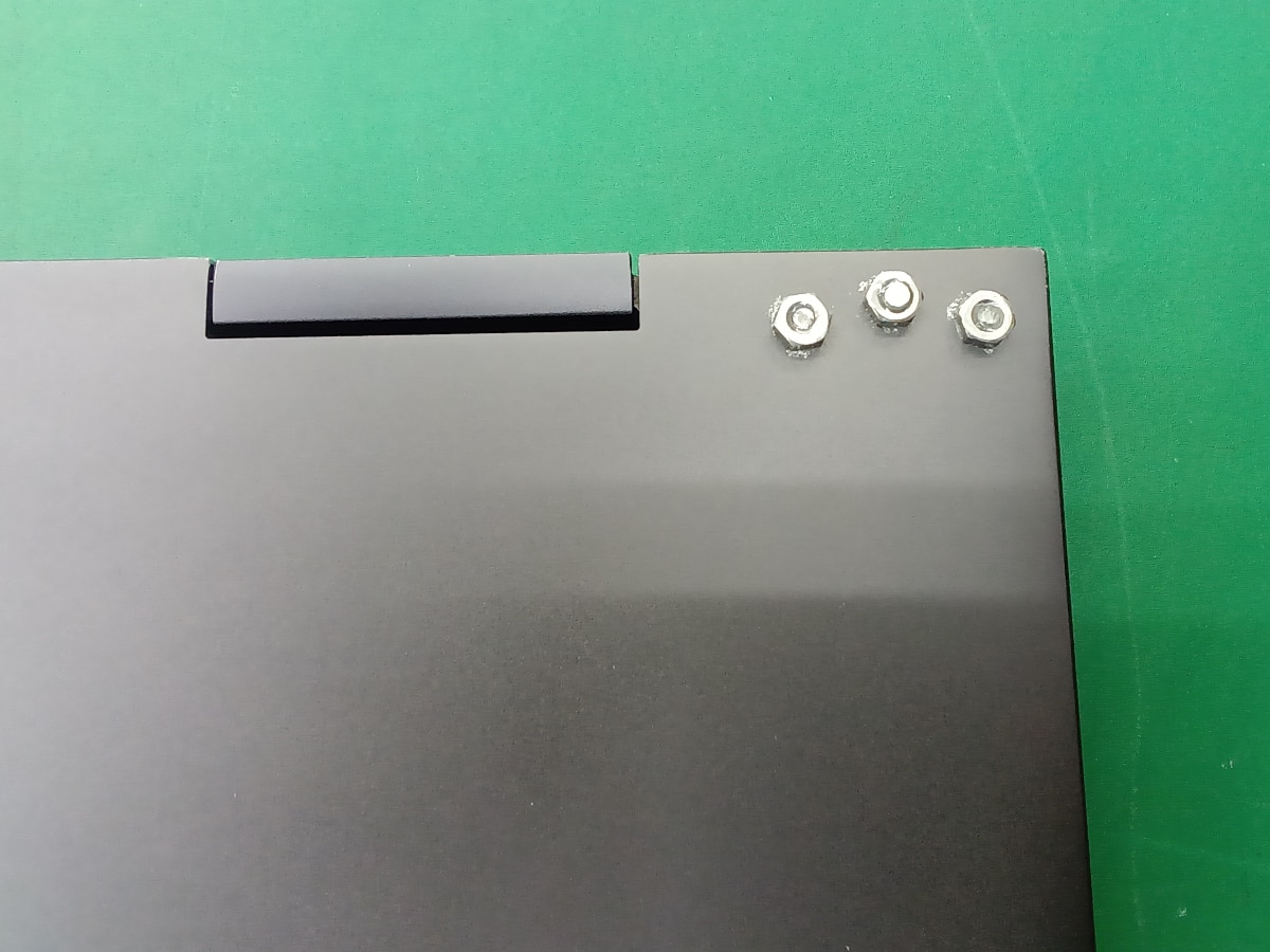 ボルト固定による、ヒンジ修理