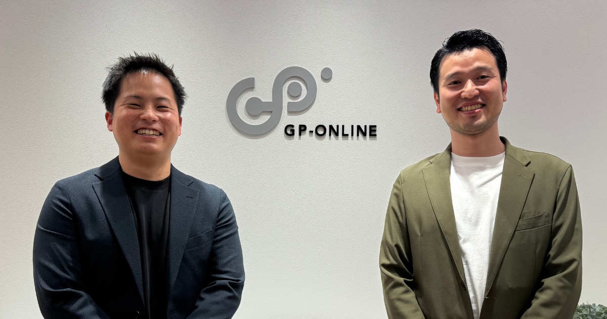 株式会社ジーピーオンラインのGoCoo! SFA導入事例インタビュー画像。スプレッドシート管理からの脱却と営業の可視化を両立し、データの資産化によって自律型組織へと転換するための新たな仕組みづくりを紹介しています。