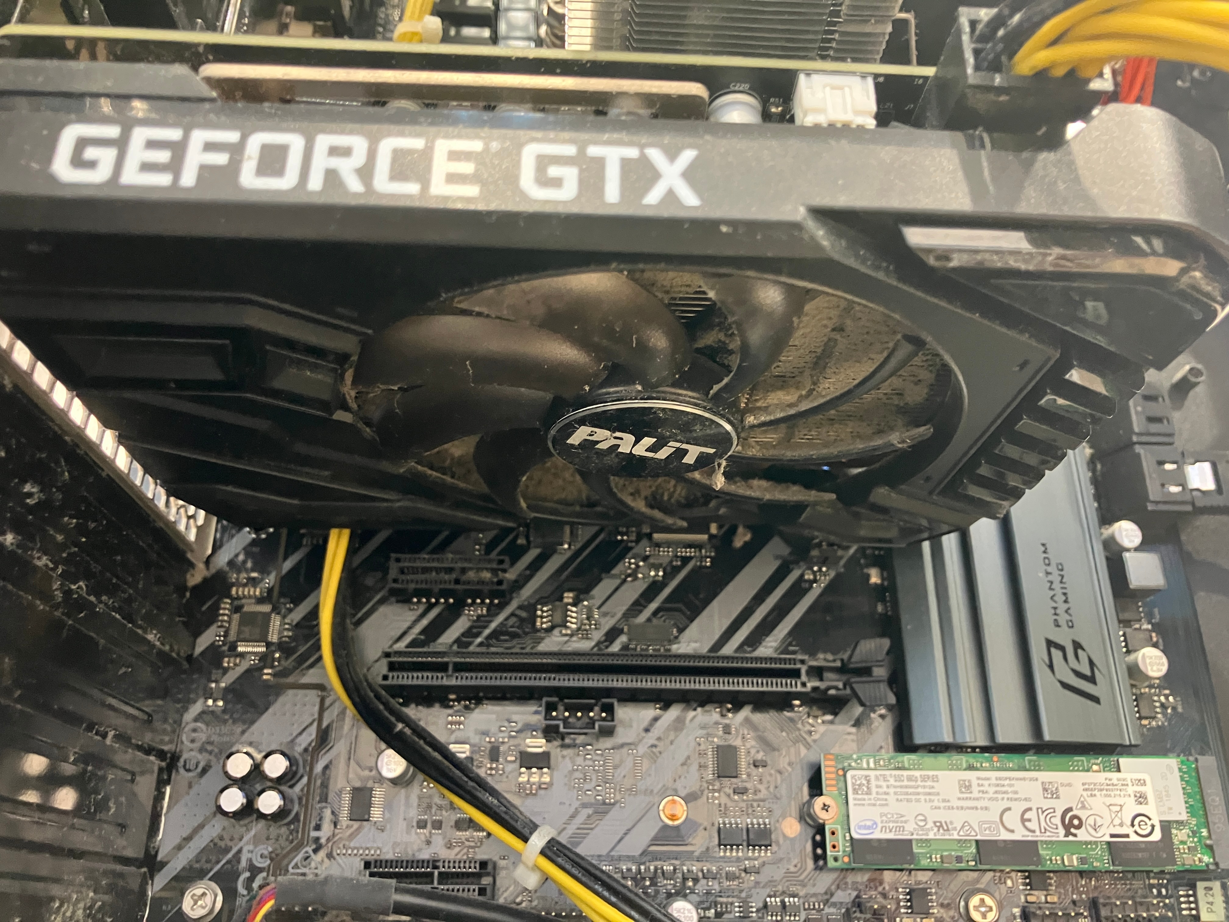 クリーニング前、グラフィックボード付近