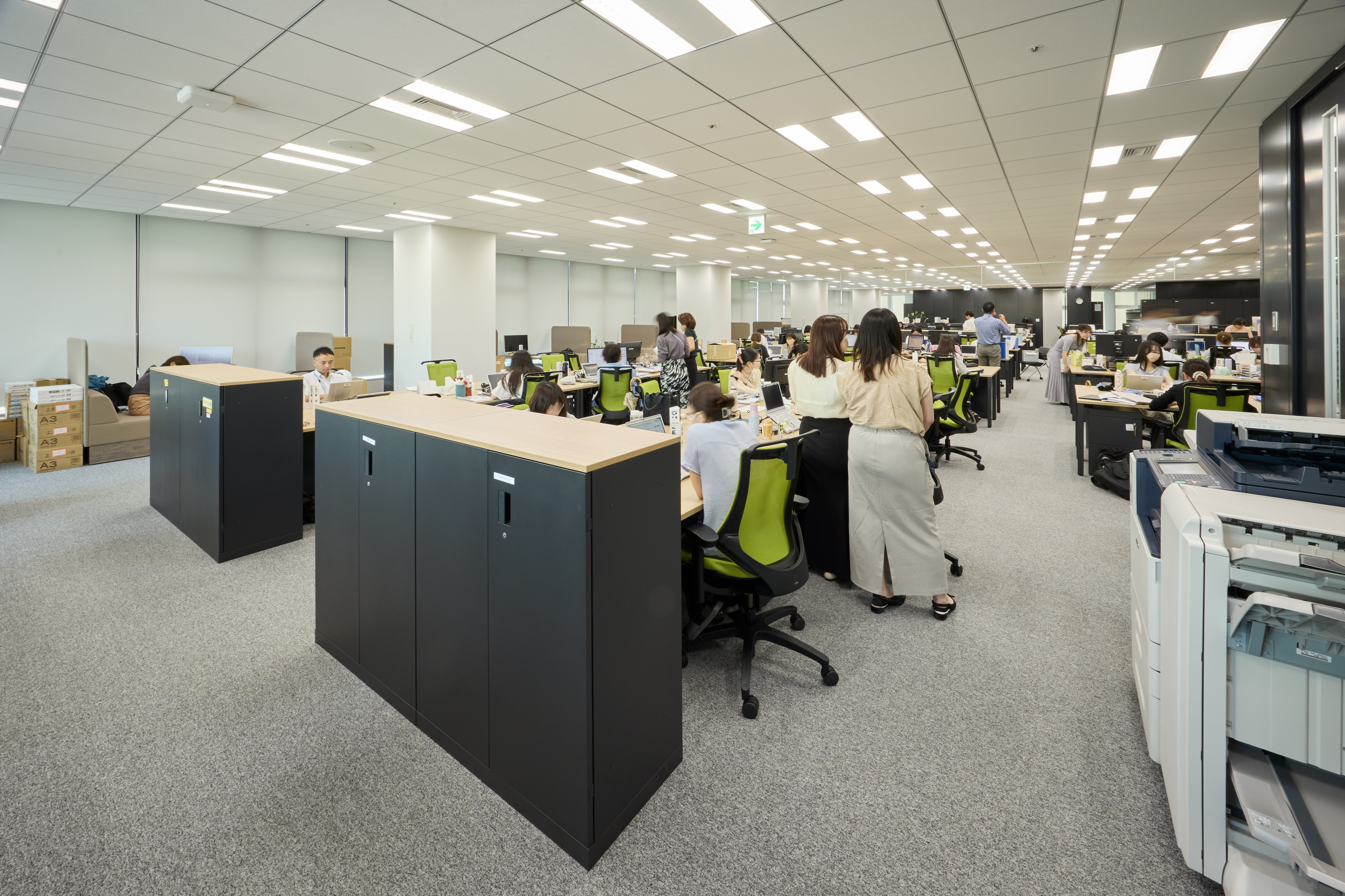 東京オフィスの8階の執務室エリアの様子
