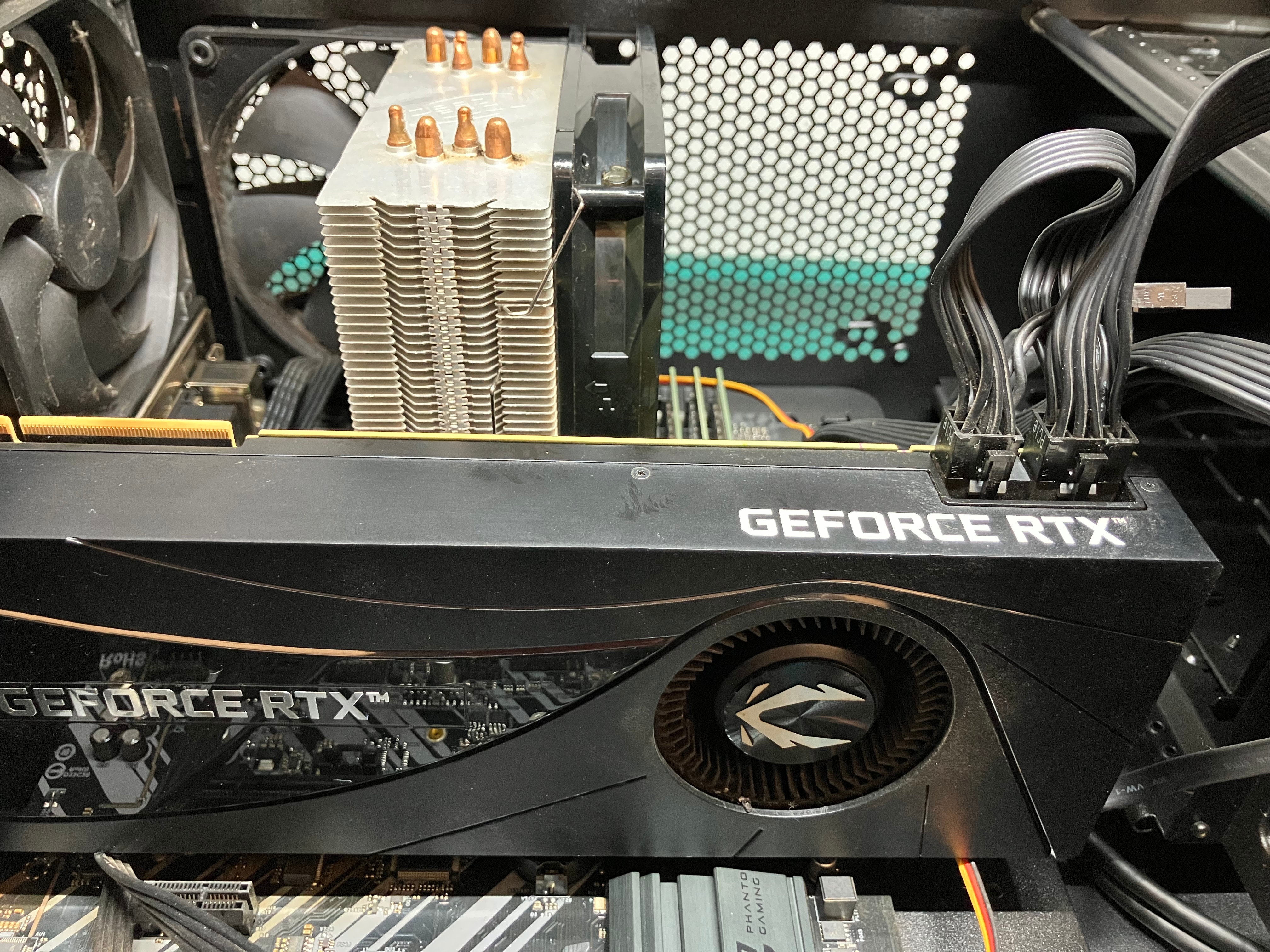 グラフィックボード周辺がピカピカになった状態