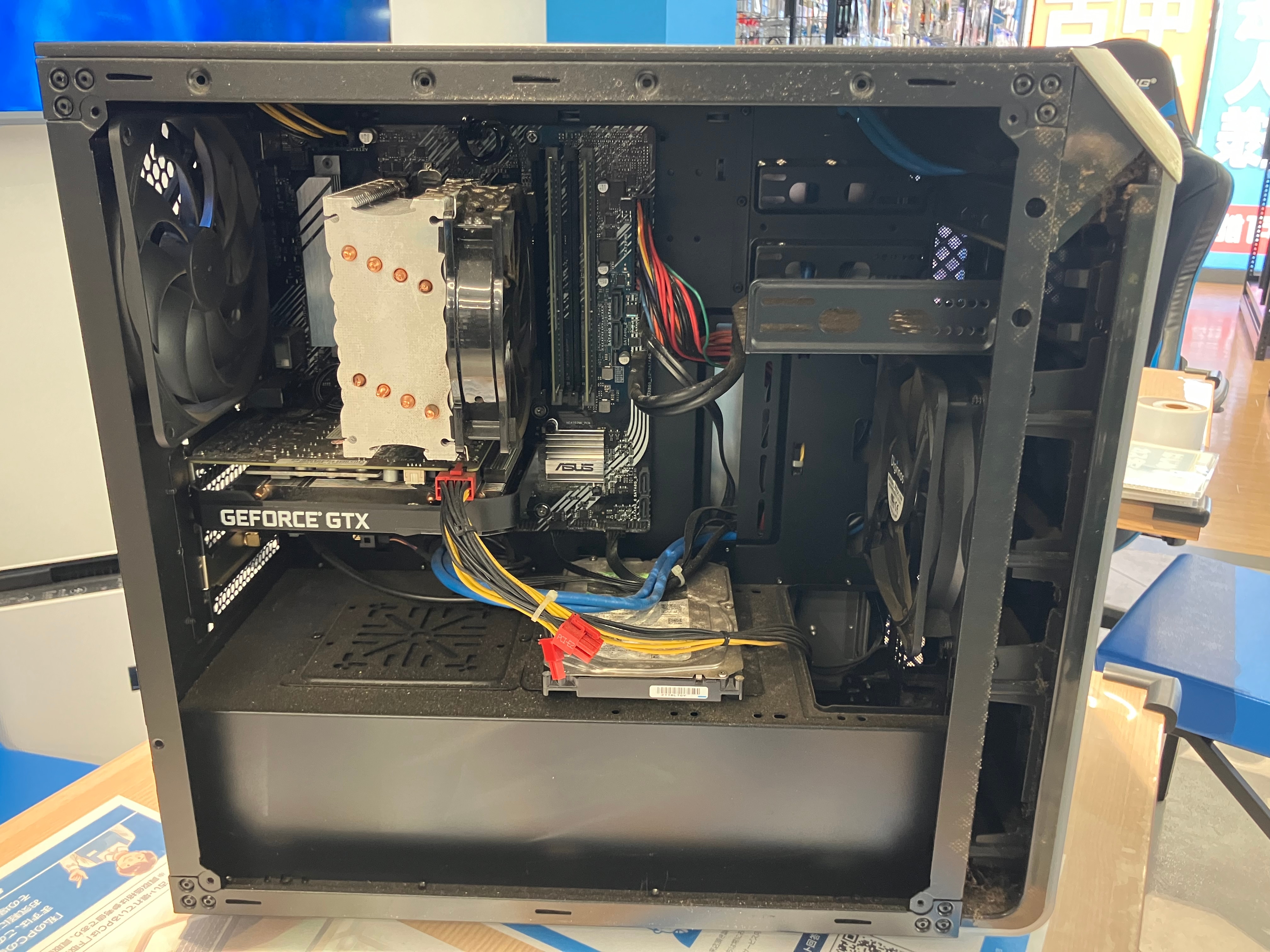 クリーニング前パソコン内部全体