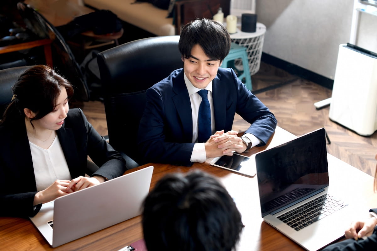 不動産会社の会議