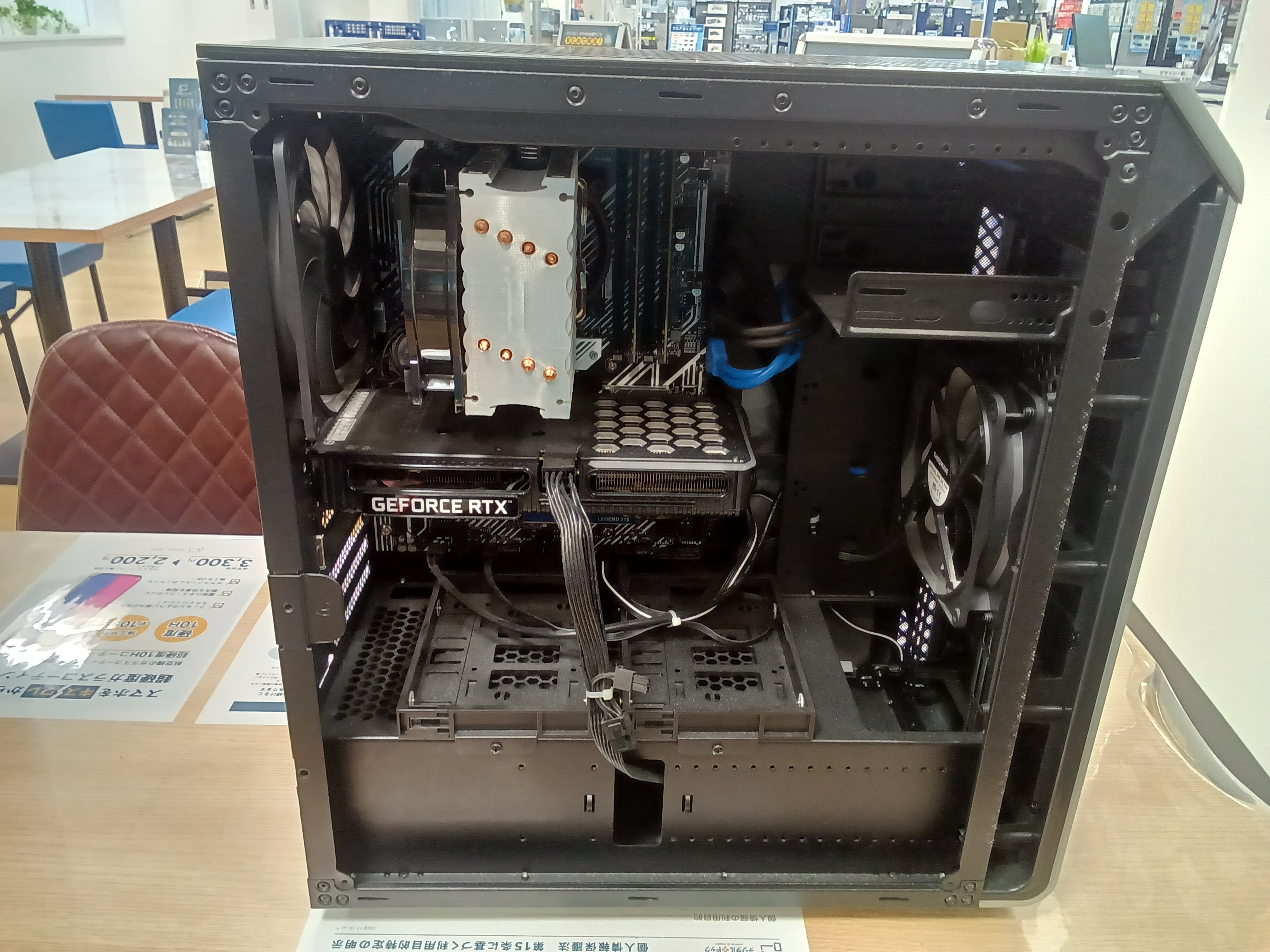 クリーニング前のパソコン内部全体