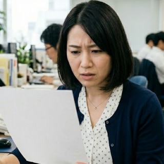 悩んでいる女性１