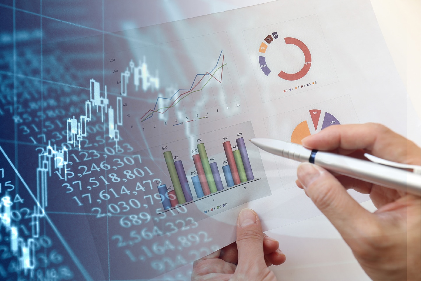 与信を資料で確認している手元の写真