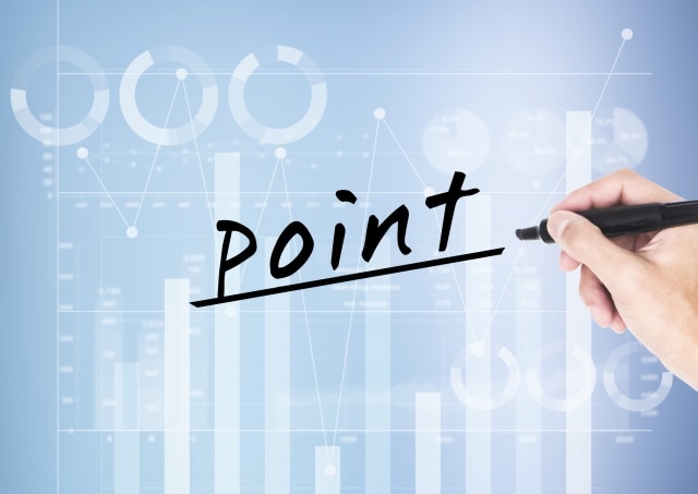 マジックでpointと書いている手