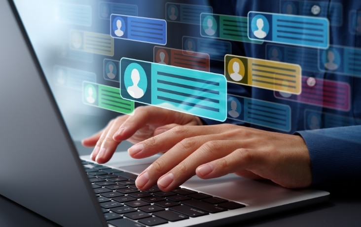 顧客情報を管理するCRMシステムのイメージ