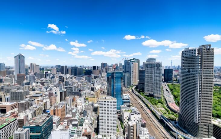 高層ビルが立ち並ぶ都市の街並み