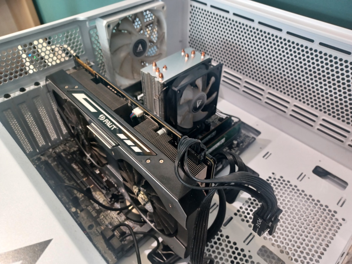 パソコン内部の様子です。