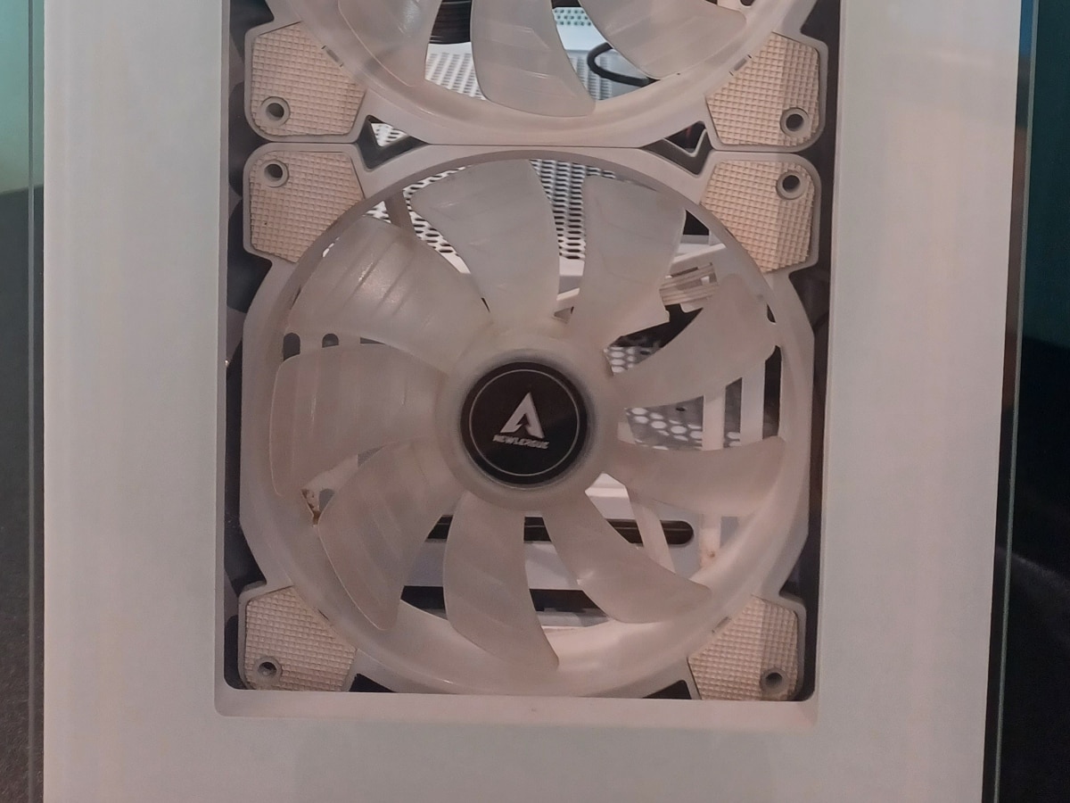 パソコン前面からの写真