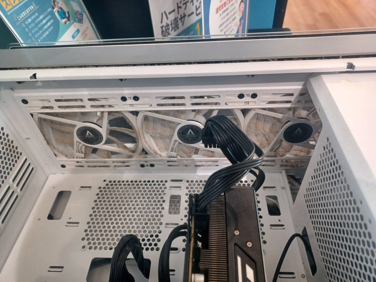 前面パネル、内側からの様子です。