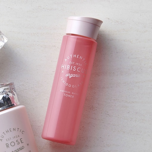 SB03-1500MLと大きめのヒンジキャップ。化粧水・乳液に使いやすいデザイン