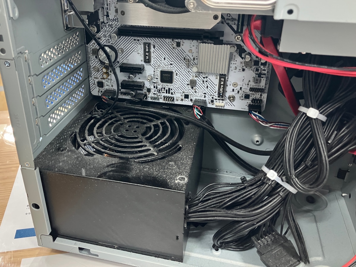 作業前のパソコン内部の様子