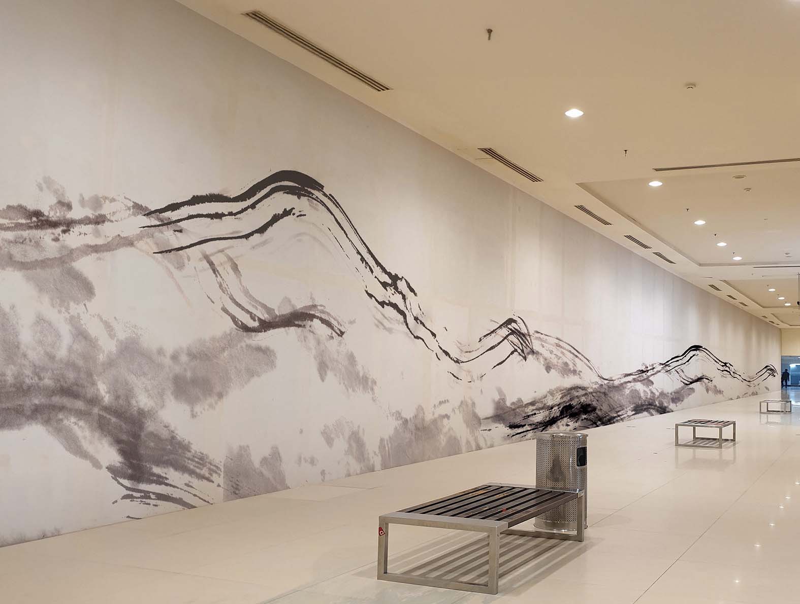 水墨画風の山のデザインの壁紙