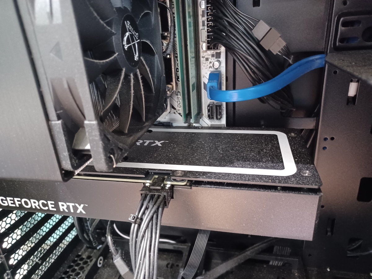 クリーニング前のパソコン内部