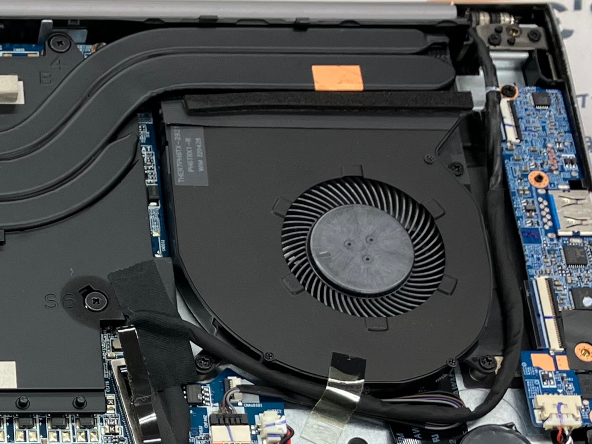 GALLERIA ノートPC 内部クリーニング 前 冷却ファン