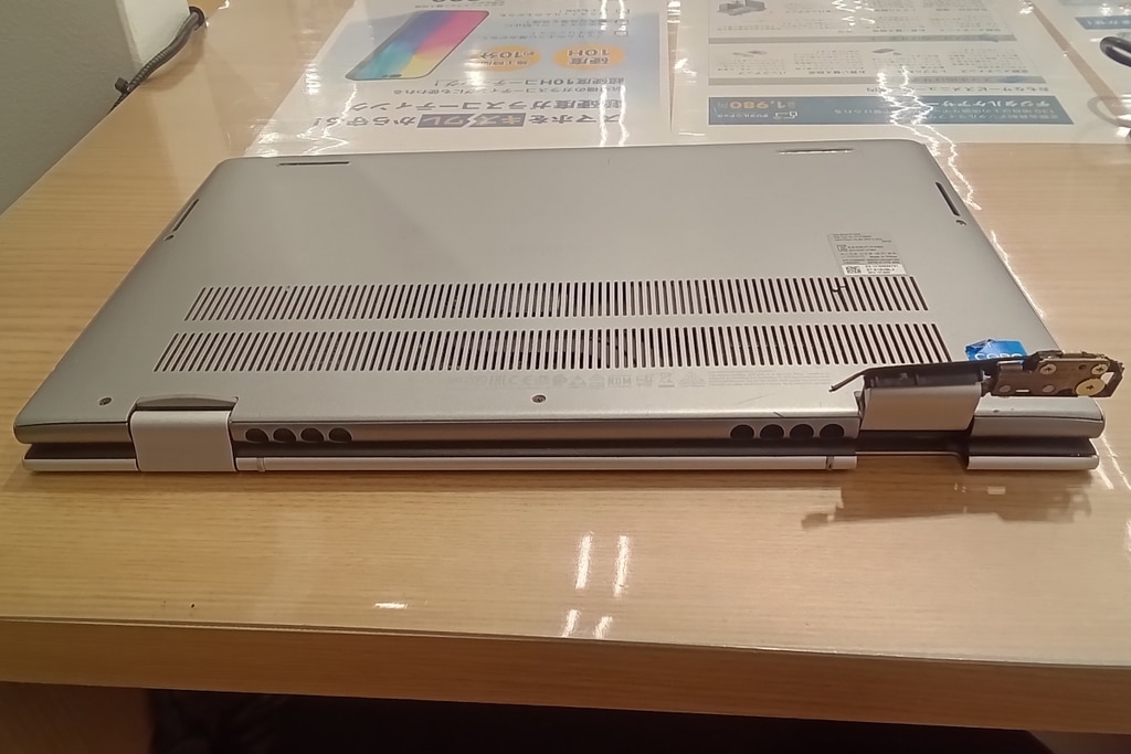 パソコン修理事例 DELL製ノートパソコン 開閉部(ヒンジ)が破損した