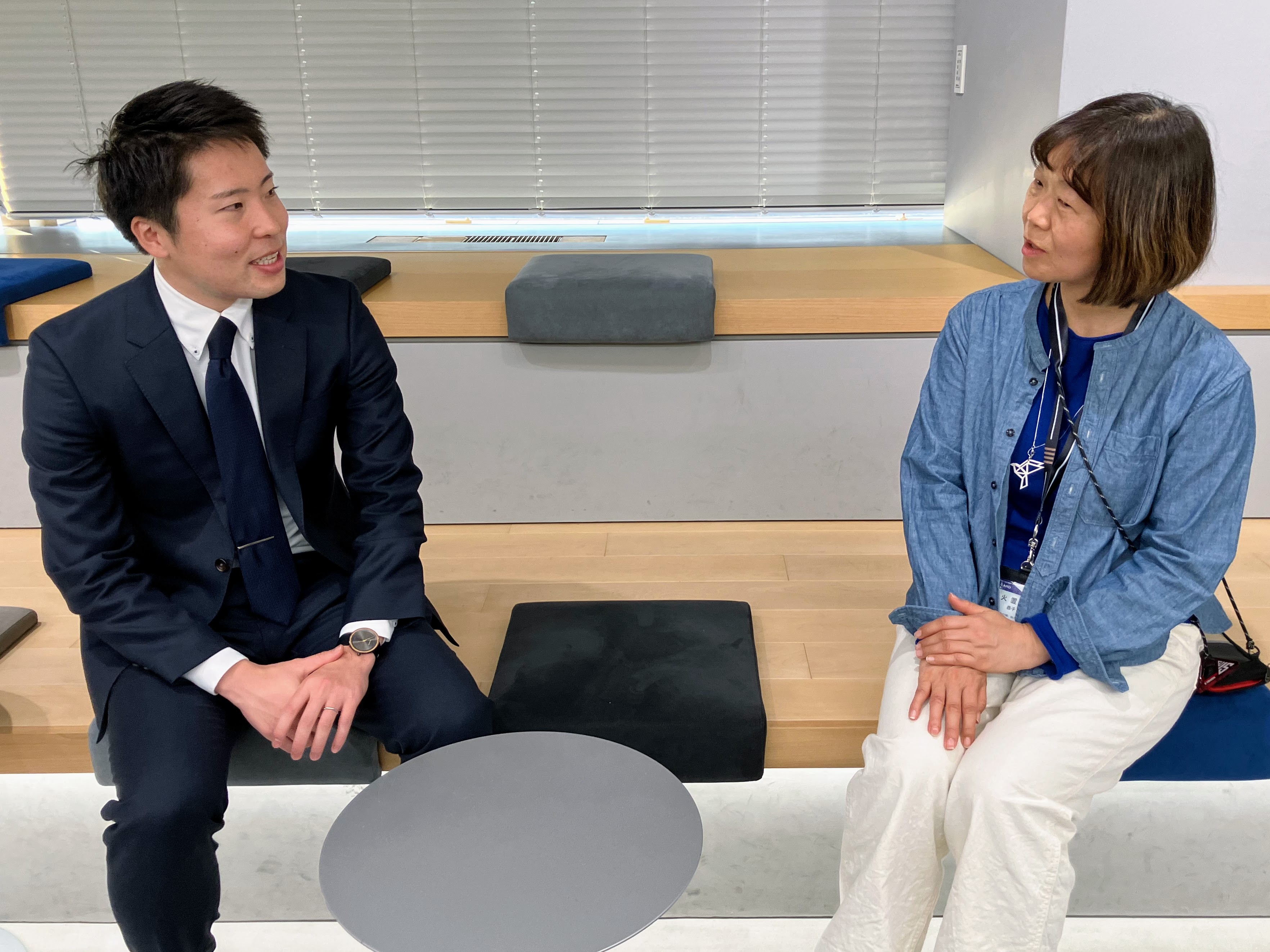 アサヒグループジャパンでサステナビリティを担当する火置恭子さまと、八千代エンジニヤリングのコンサルタント小西拓海