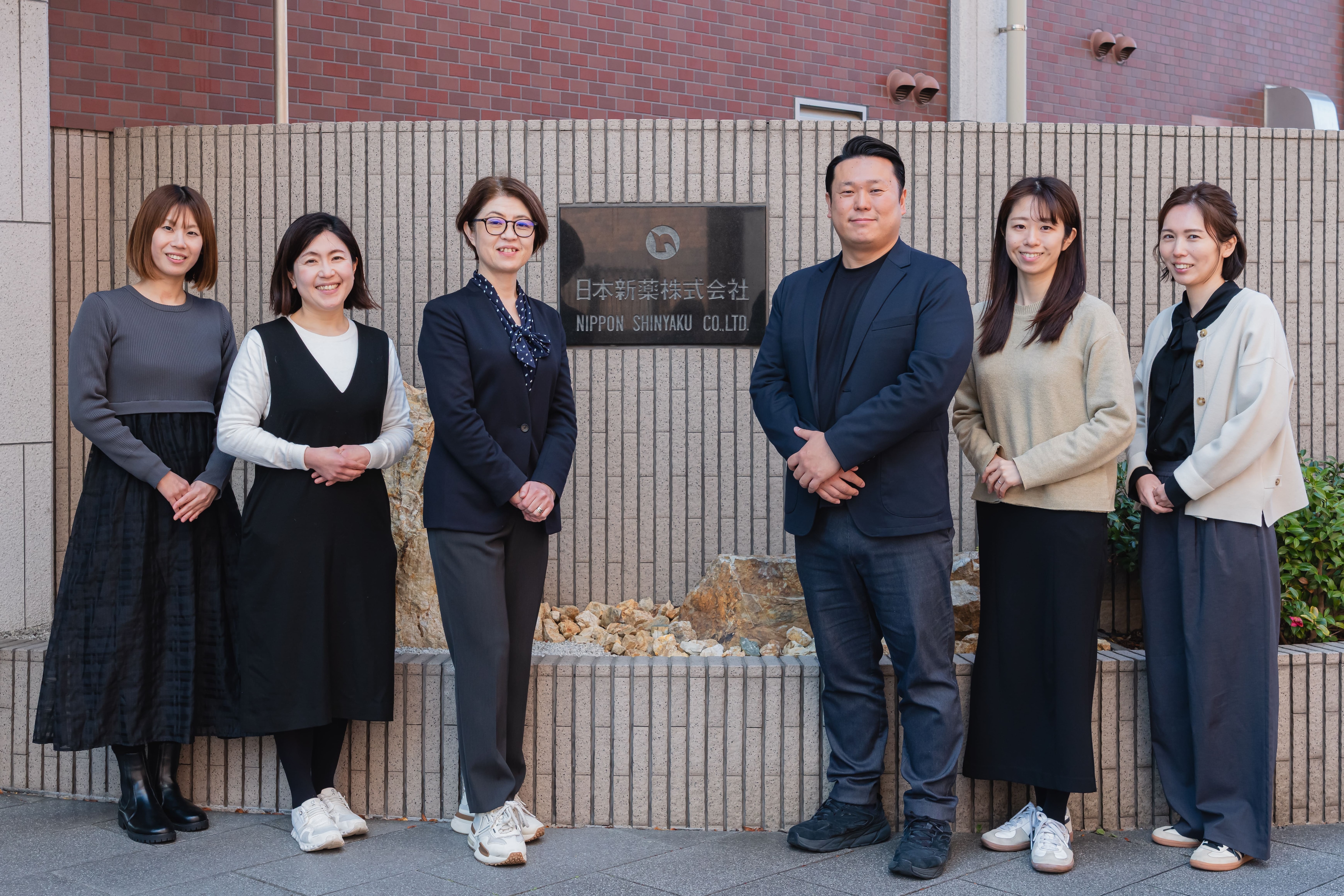 日本新薬株式会社_集合写真