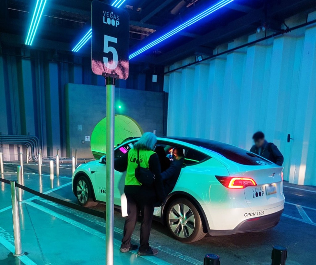 Vegas Loopテスラ電気自動車