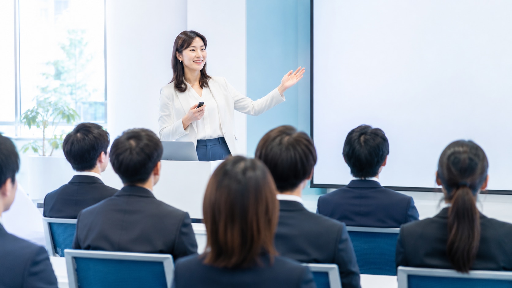 研修する女性の様子